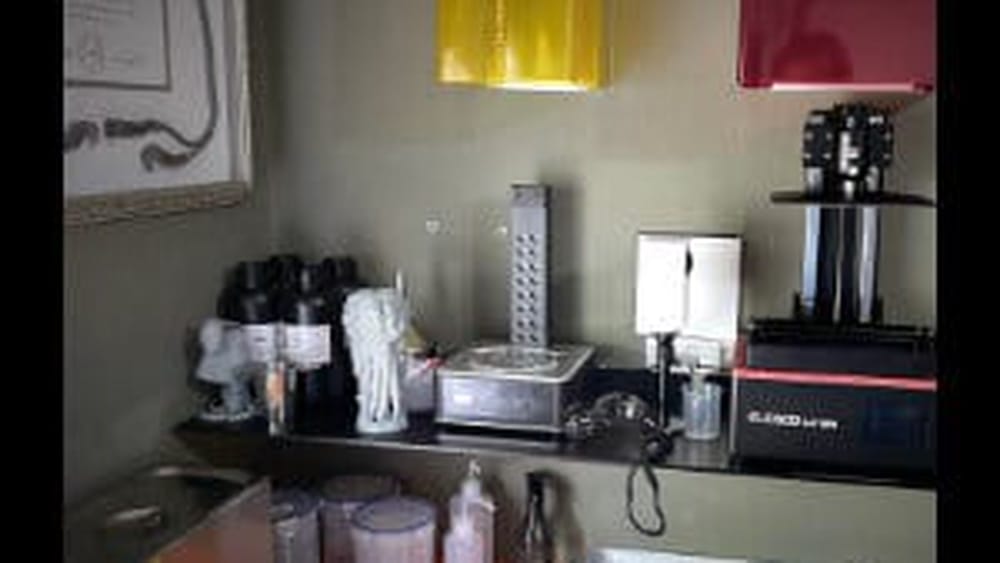 Resin 3D printer used for Thomas Fraley's first practical printing experiments
